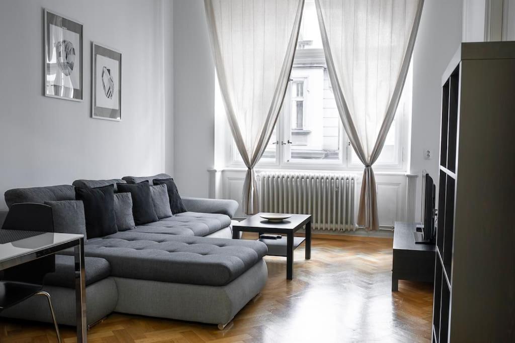 Prince Matyas Apartment プラハ エクステリア 写真